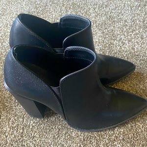 Qupid booties black size 7, 3 inches heels